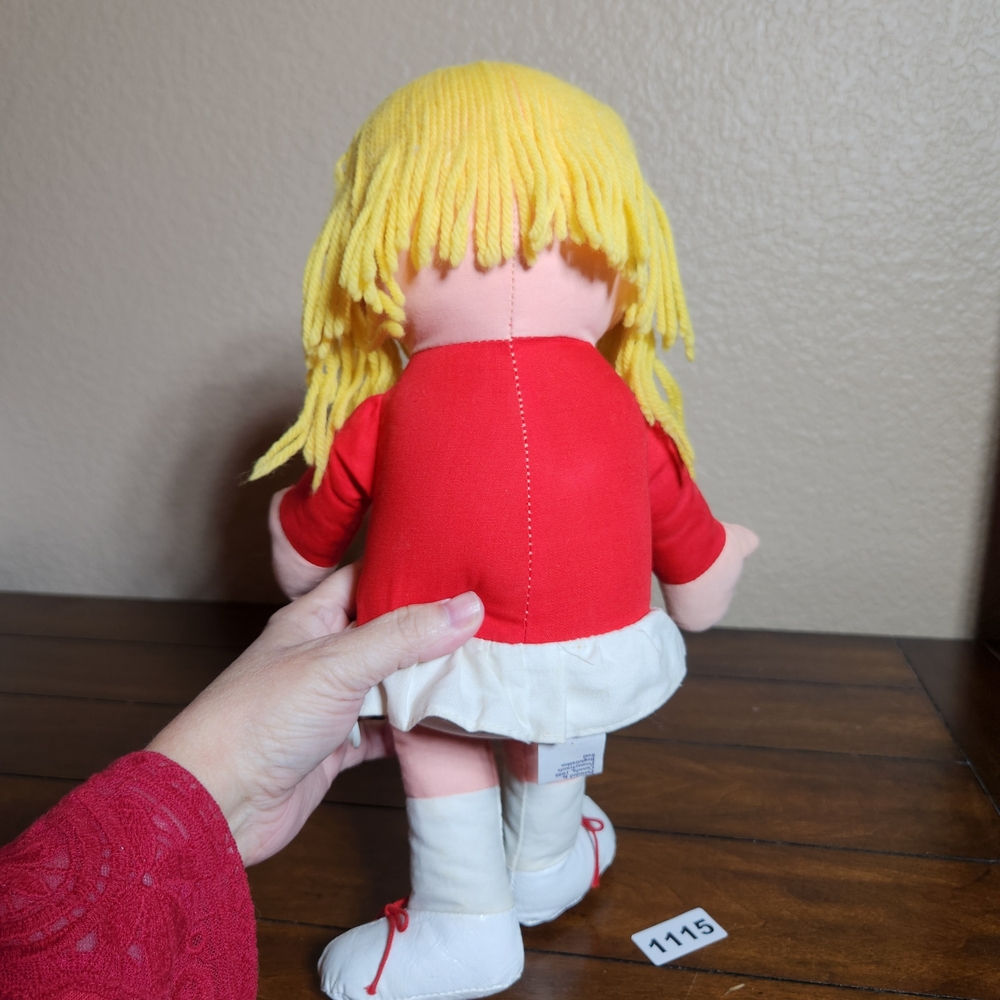 Vintage 1974 Libby Libby Pull String Doll Red and White Plush Does Not Play - Picture 6 of 9